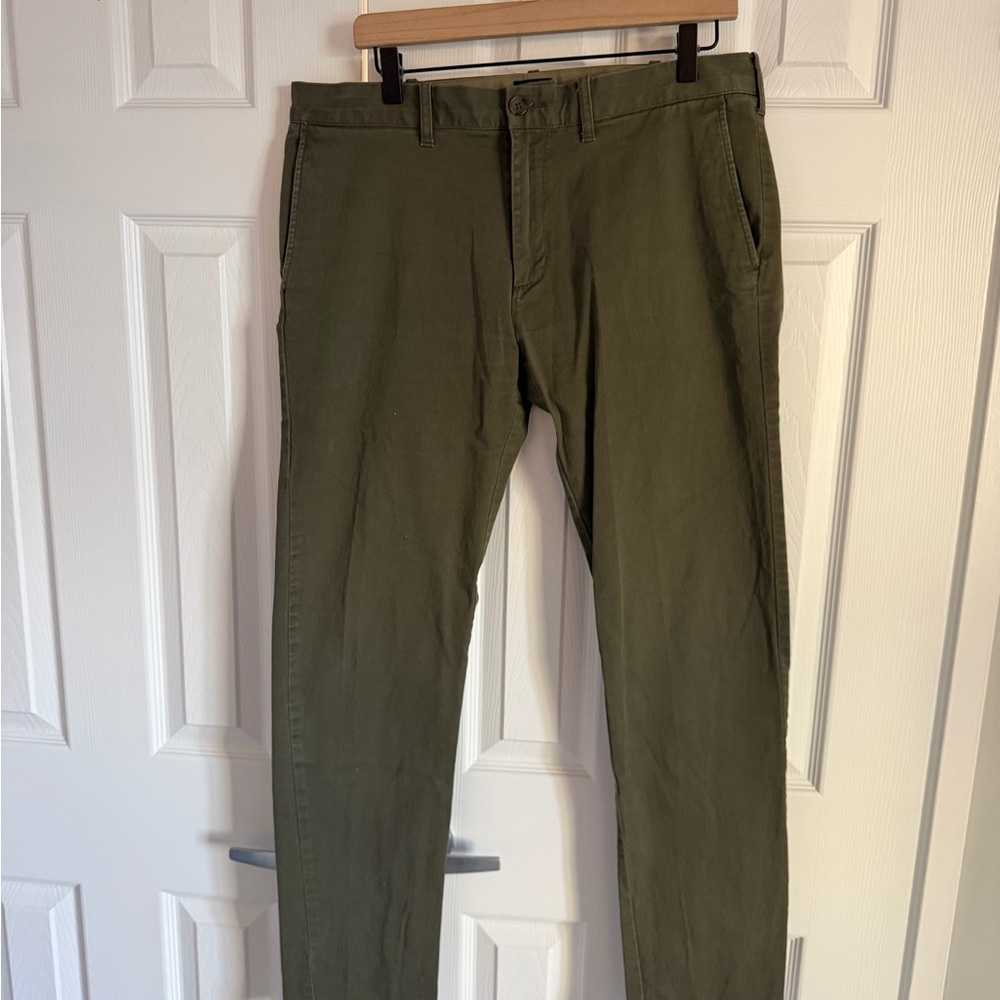 J. Crew Men's Khaki Chinos in Olive